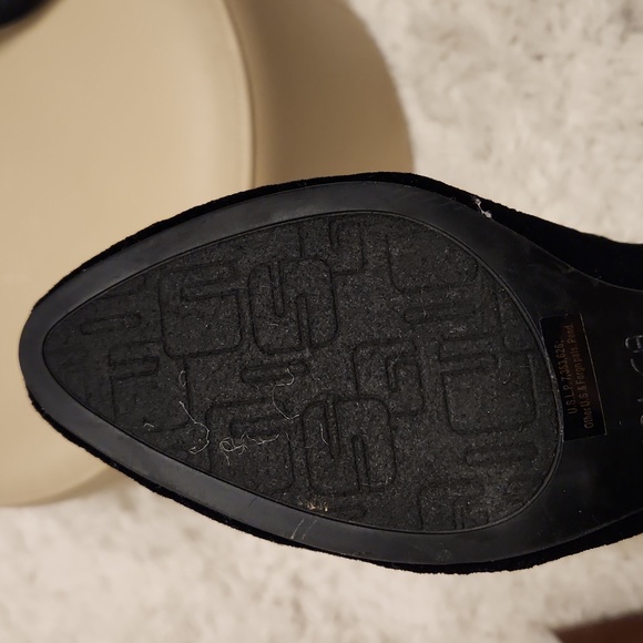 UNISA Brand Black Velvet Floral Design Booties. NWOT - Picture 6 of 7